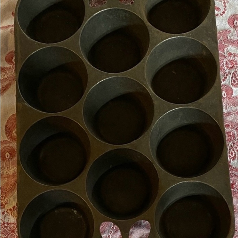Vintage Cast Iron Muffin Baking 11-Cup Tray Old Farmhouse Bakeware Made in USA